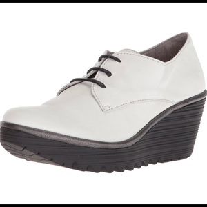 EUC Fly London Brito lace-up shoes Size 36-off white